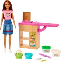 Купить кукла Barbie Noodle Bar Playset with Brunette GHK44: цена от 890 грн.