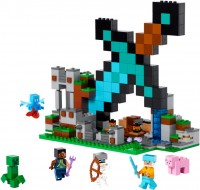 Купить конструктор Lego The Sword Outpost 21244: цена от 1437 грн.